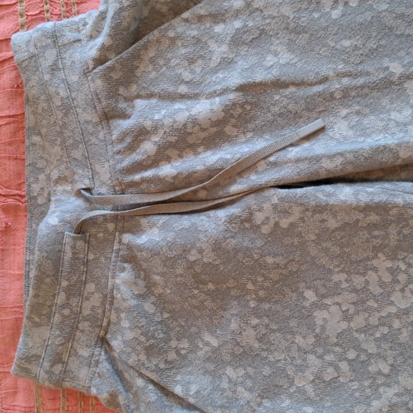 Lululemon drawstring tapered joggers with pockets - Picture 4 of 5